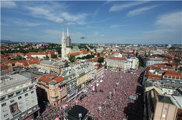 Over 300,000 people welcome back Croatian national football team