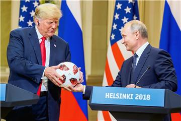 Putin Trumpu poklonio loptu kojom je odigrana finalna utakmica 