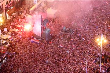 World Cup silver medalists arrive in main square, receive unforgettable welcome