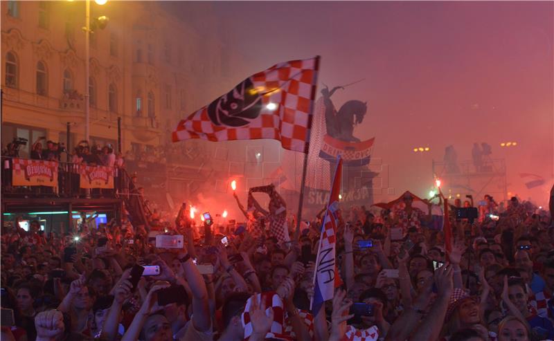 Vatreni stigli na Jelačićev trg koji je "eksplodirao" od oduševljenja