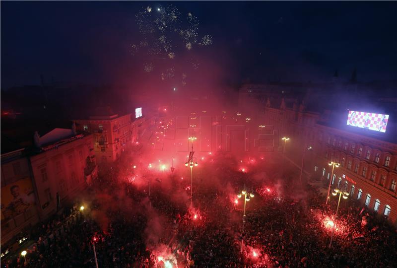 Vatreni stigli na Jelačićev trg koji je "eksplodirao" od oduševljenja