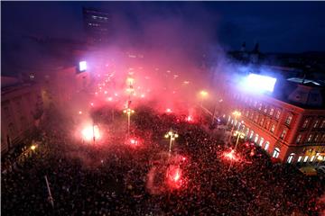 Vatreni stigli na Jelačićev trg koji je "eksplodirao" od oduševljenja