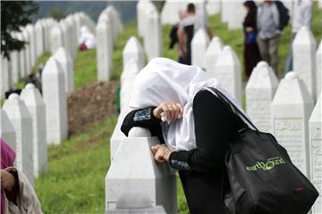 Dodik traži "doradu" izvješća vlade RS-a o genocidu u Srebrenici 