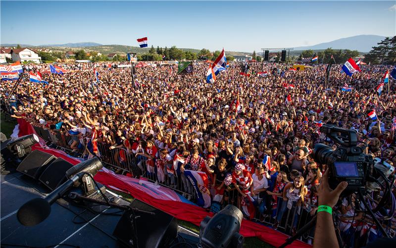 Dalića u Livnu dočekalo više desetina tisuća navijača