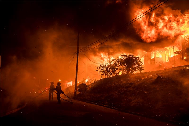 U požaru u Kaliforniji poginula jedna osoba, stanovnici u bijegu