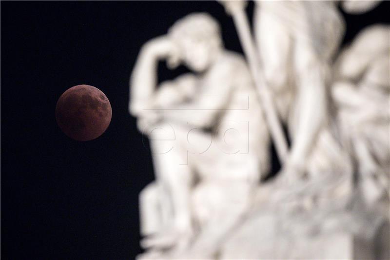 ITALY LUNAR ECLIPSE