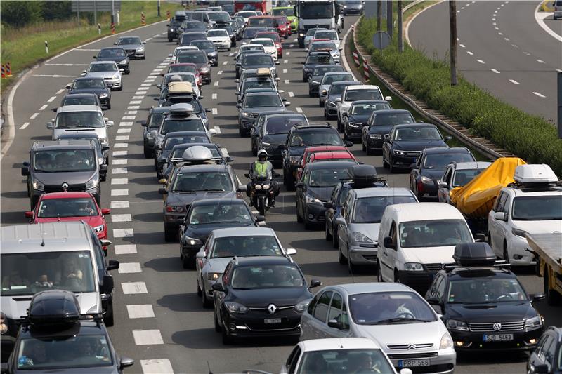 HAK-   Kilometarske kolone prema moru i unutrašnjosti