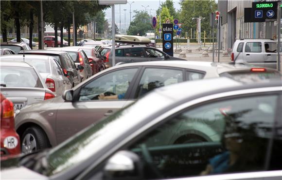 Glas: Skuplji parking za novu Bandićevu kampanju