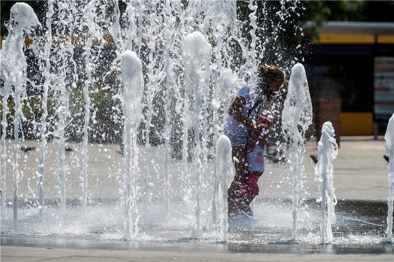 HUNGARY HOT WEATHER