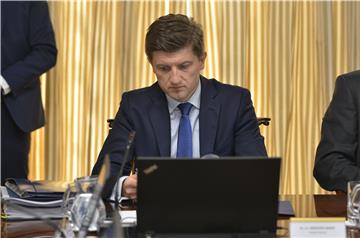 Ministar Zdravko Marić: Ne znam otkud priča o smanjenju plaća