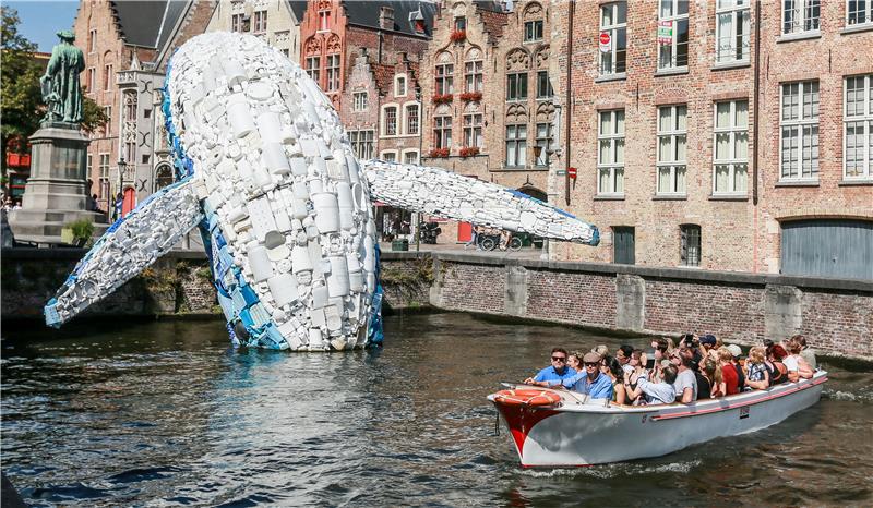 BELGIUM PLASTIC WHALE INSTALATION