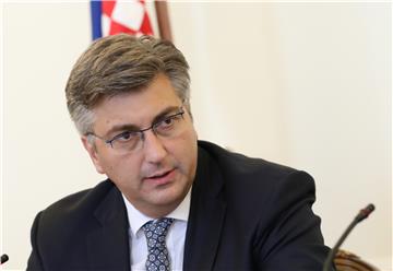 Plenković: Nije točno da su govori u Kninu u 8 ujutro kako bi se izbjegli zvižduci