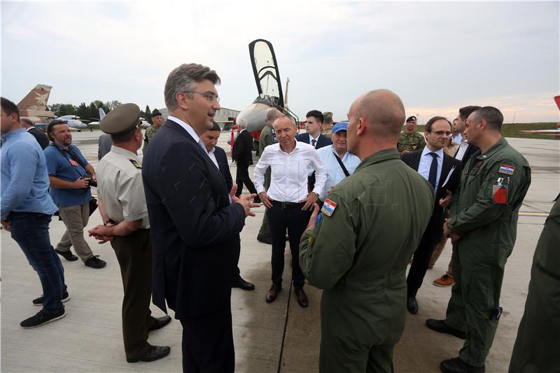 Political, military leaders see Israeli jets to fly over Knin on Victory Day