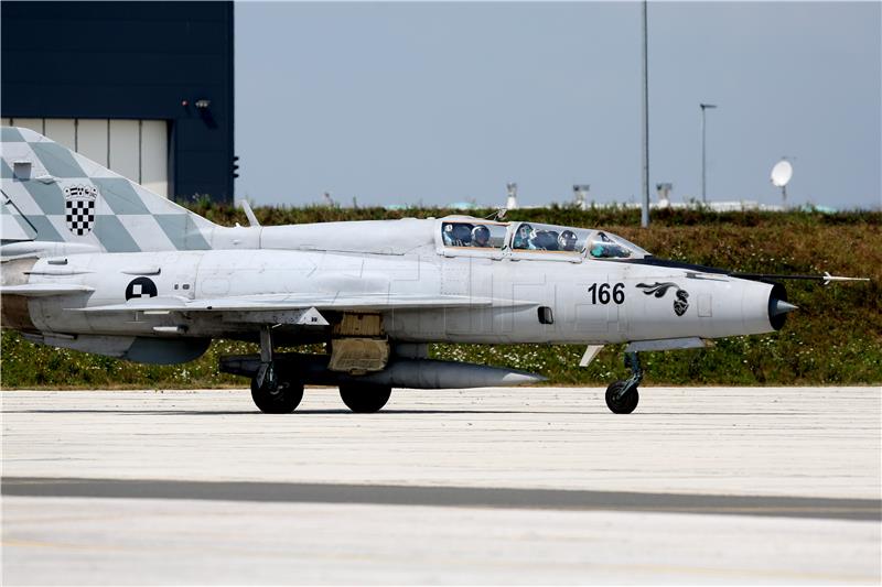 Croatian and Israeli pilots conduct joint flight in MiG-21 fighter jet