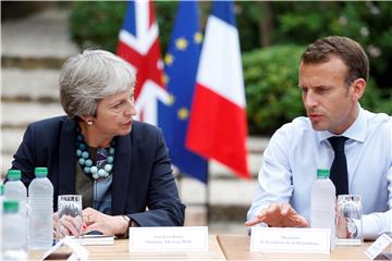 Macron primio May u ljetnoj rezidenciji kako bi razgovarali o brexitu