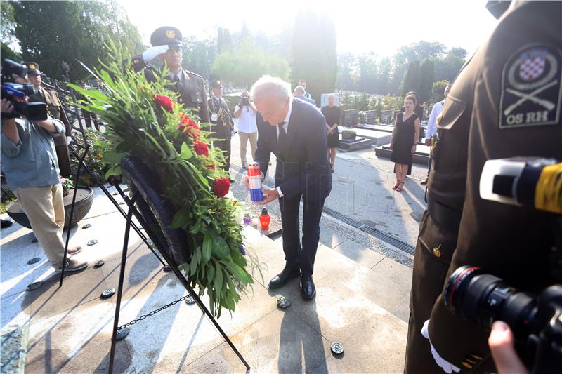 Polaganje vijenaca na Mirogoju u povodu Dana pobjede