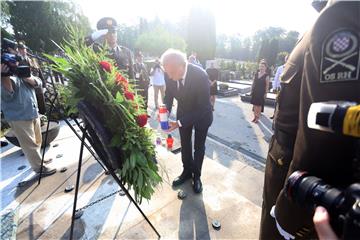 Polaganje vijenaca na Mirogoju u povodu Dana pobjede