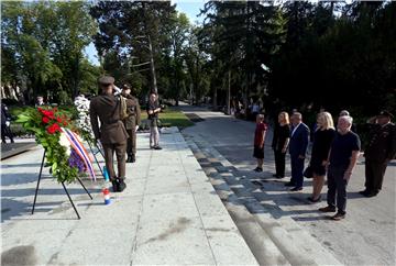 Izaslanstvo Grada Zagreba položilo vijence na Mirogoju u povodu Dana pobjede