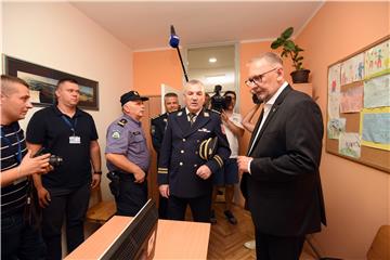 Ministar Božinović posjetio Policijsku postaju Knin