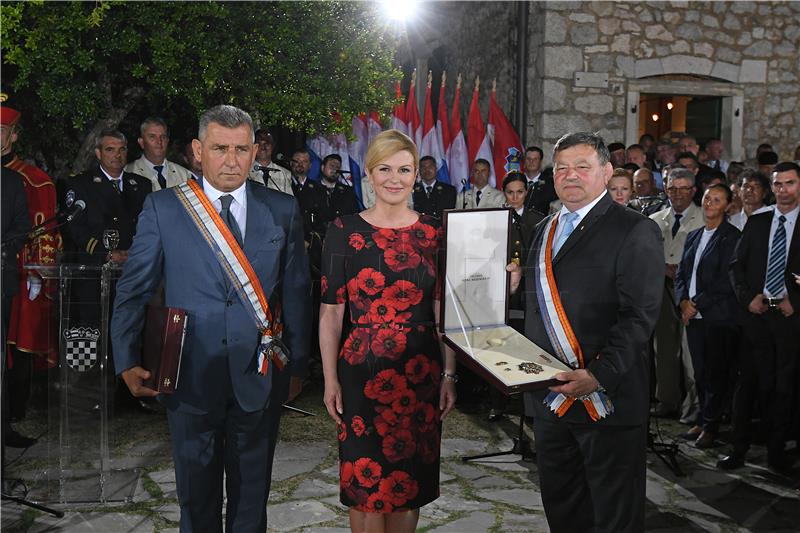 President decorates generals Gotovina and Markac