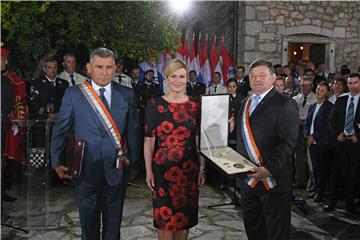 President decorates generals Gotovina and Markac