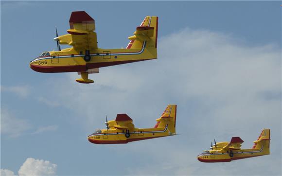 Airtractor gasi požar na otoku Ugljanu