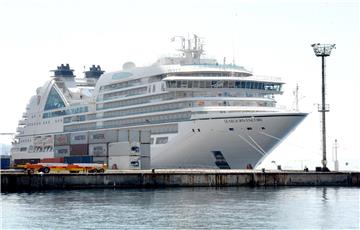 Number of visiting cruise ships in H1 2018 up 4.2 pct