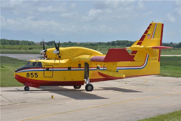 MORH:  Canadair gasio požar na Velebitu