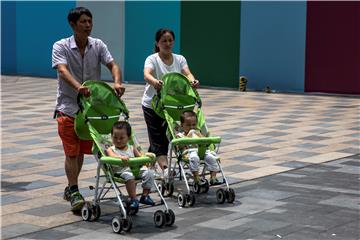 CHINA POPULATION CHILD POLICY