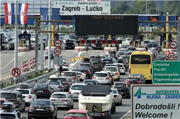 Gužve na naplatnim kućicama u Lučkom