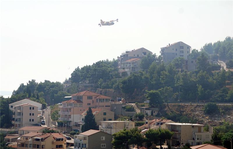 Požar u Lokvi Rogoznici pod nadzorom gasitelja - izgorjelo 70 hektara