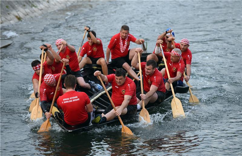 Ekipa Stablina pobjednici 21. neretvanskog Maratona lađa