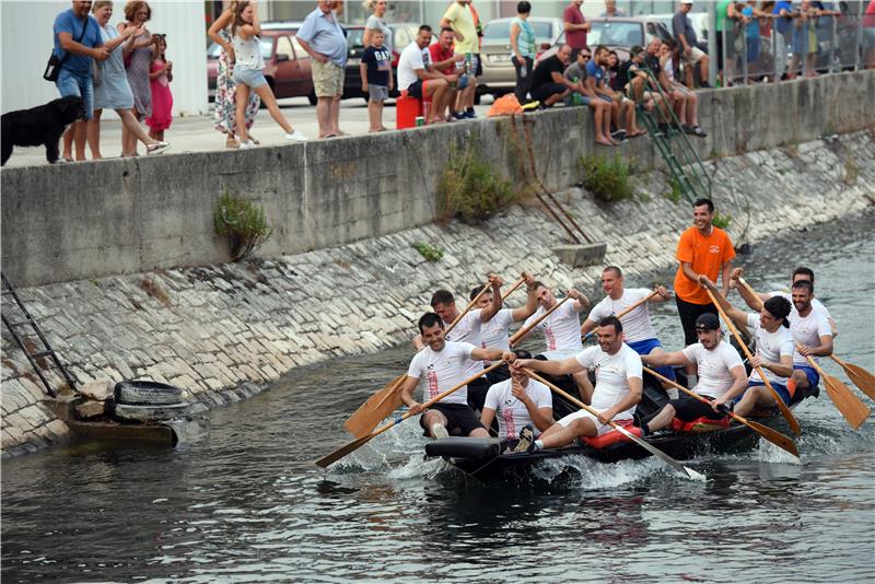 Ekipa Stablina pobjednici 21. neretvanskog Maratona lađa