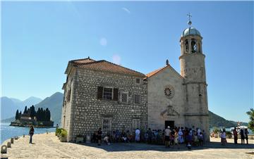 Promovirana knjiga pjesama don Branka Sbutege „Križni put i druge pjesme“ 