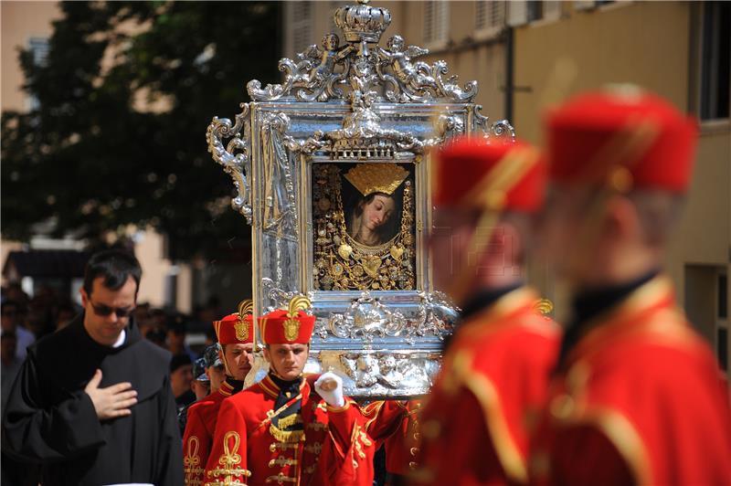 Mladi iz Splitsko-makarske nadbiskupije hodočastili Gospi Sinjskoj