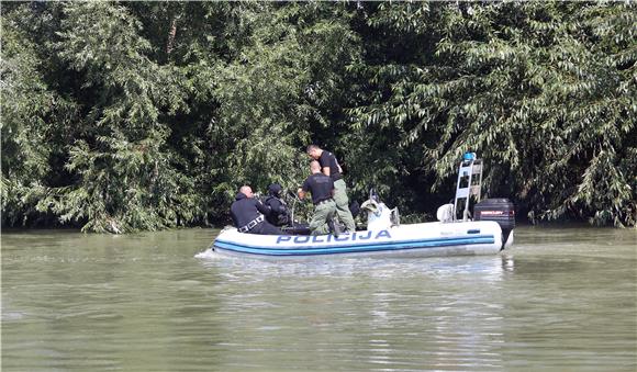 Policija traga za muškarcem nestalim u Savi kod Sikirevaca