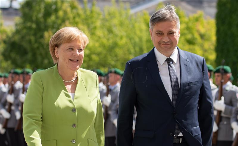 Merkel, Zvizdic talk Bosnia's NATO prospects, refugee challenge