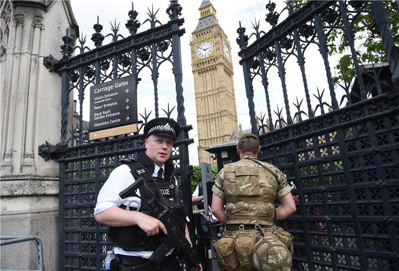 Nema životno ugroženih nakon incidenta ispred britanskog parlamenta