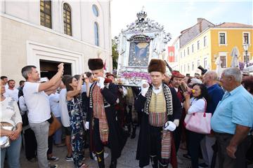 Blagdan Velike Gospe: U svečanoj procesiji u Sinju više desetaka tisuća vjernika