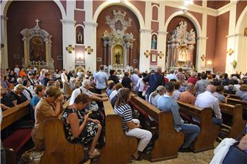 Blagdan Velike Gospe: U svečanoj procesiji u Sinju više desetaka tisuća vjernika