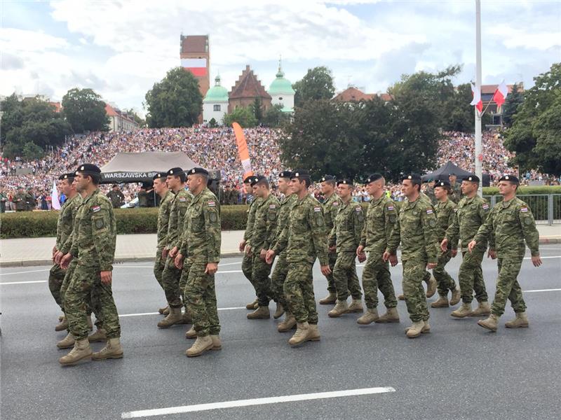 Hrvatski vojnici na mimohodu Oružanih snaga Republike Poljske