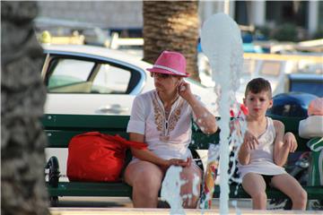 Turisti na makarskim plažama