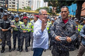 Peru će tražiti putovnice Venezuelaca koji bježe zbog krize