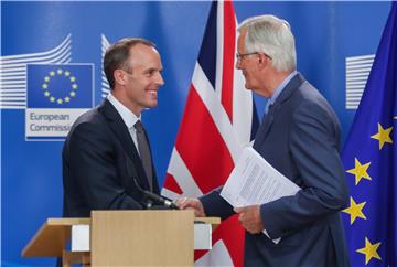 Britanija se nada da će sastanak Raab-Barnier u utorak pospješiti razgovore o brexitu