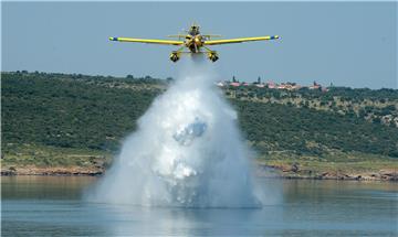 MORH: Airtractor gasi požar na granici s Bosnom i Hercegovinom