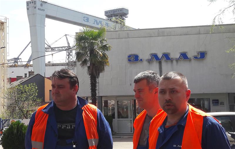 Heated atmospehre among striking workers at "3. maj" dock