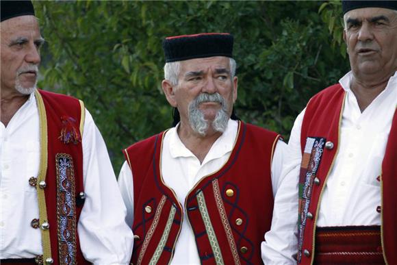 Serb associations notify UNESCO of attempts to ban festival of ojkanje signing