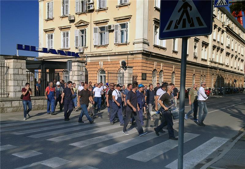 Pula: Radnici Uljanika u mimohodu koji podržavaju sva tri sindikata