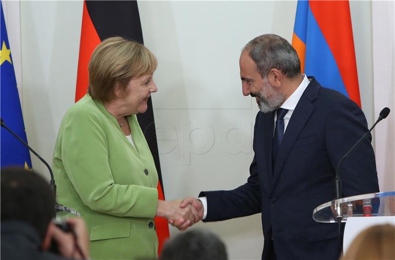 Merkel kaže da zvjerstva nad Armencima ne smiju biti zaboravljena