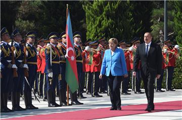 Merkel poziva na snažnije veze s Azerbajdžanom, posebno na području energetike